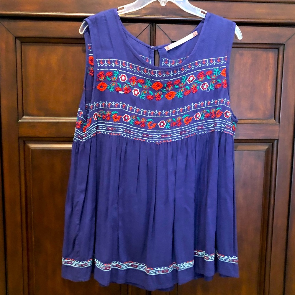 Sleeveless top. Beautiful stitching nice length